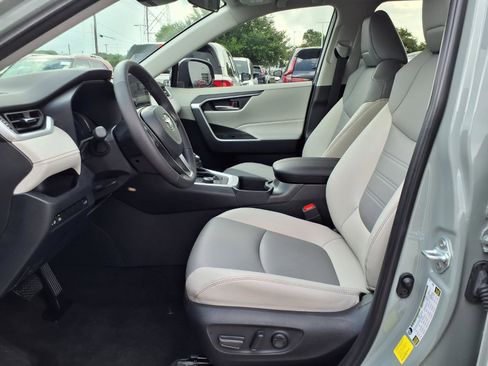 Used 2023 Toyota RAV4 XLE Premium AWD/4WD image 17