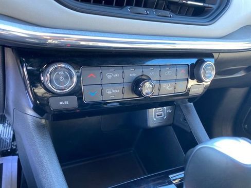 Used 2024 Jeep Compass Limited image 14