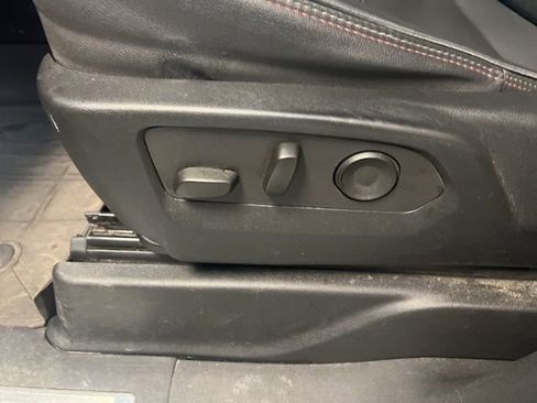 Used 2022 Chevrolet Suburban RST w/ Luxury Package image 10