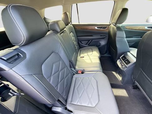 Used 2024 Volkswagen Atlas SE AWD/4WD image 32