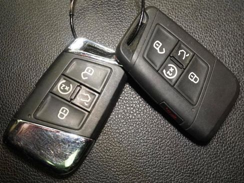 Used 2021 Volkswagen Atlas Cross Sport SEL Premium image 33