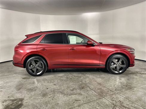 Used 2022 Genesis GV70 2.5T w/ Sport Prestige Package image 9