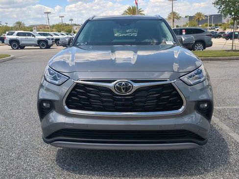 New 2026 Toyota Highlander Platinum AWD/4WD image 9
