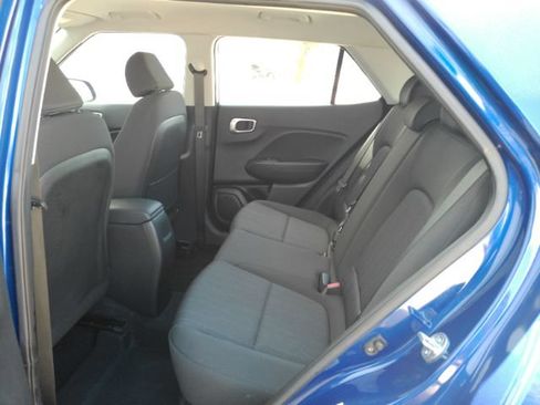 Used 2023 Hyundai Venue SE FWD image 17