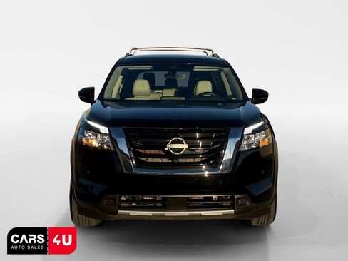 Used 2024 Nissan Pathfinder SL image 2