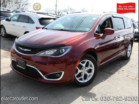 Used 2020 Chrysler Pacifica Touring-L w/ Tire & Wheel Group image 1