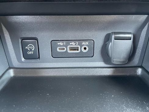 Used 2025 Nissan Sentra SR FWD image 17