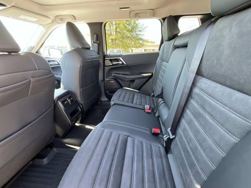 New 2026 Mitsubishi Outlander SE FWD image 11
