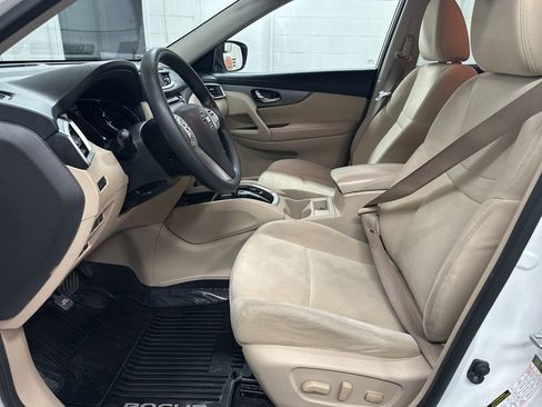 Used 2016 Nissan Rogue SV image 19