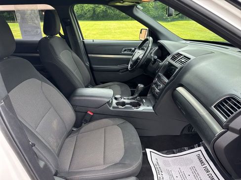 Used 2018 Ford Explorer XLT w/ Equipment Group 201A AWD/4WD image 14
