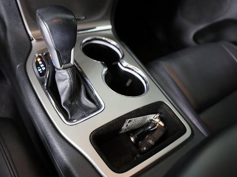 Used 2019 Jeep Grand Cherokee Limited image 21