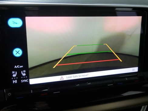 Certified 2025 Volkswagen Atlas Cross Sport SE image 33