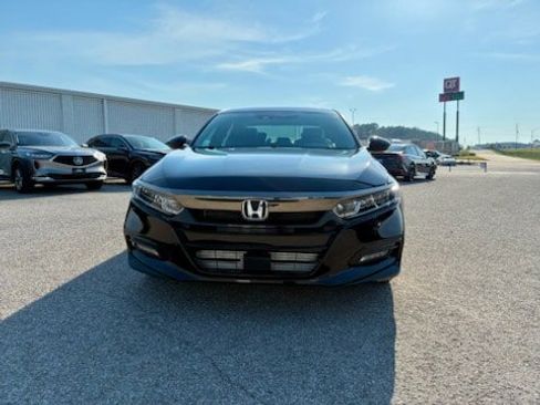 Used 2018 Honda Accord Sport image 6
