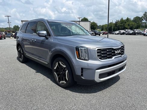 Used 2025 Kia Telluride S FWD image 11
