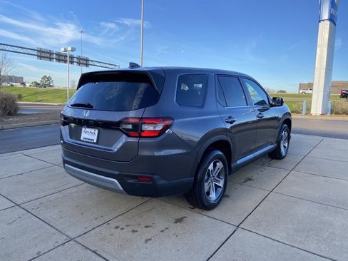 Used 2025 Honda Pilot EX-L image 10
