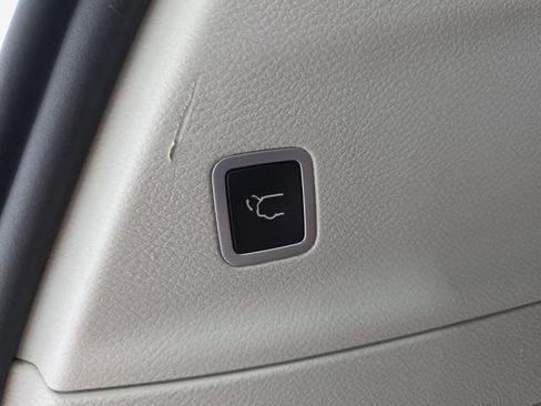 Used 2020 Chevrolet Equinox LS FWD image 36
