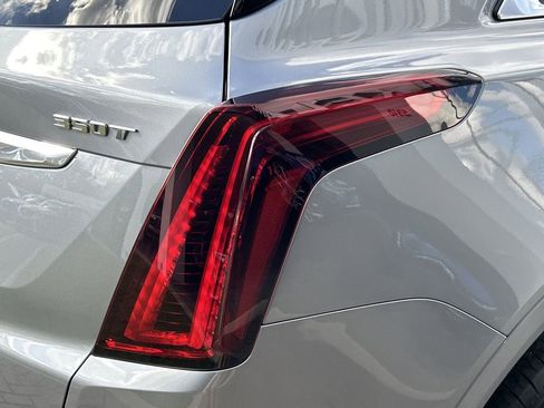 Certified 2025 Cadillac XT5 Luxury image 8