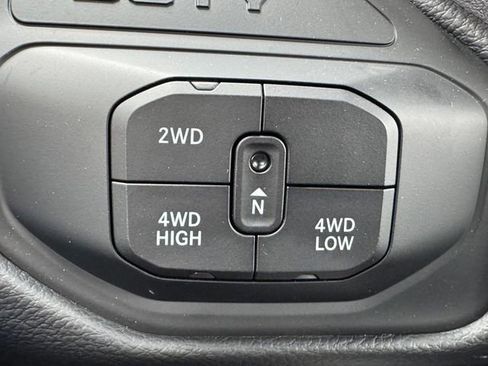 New 2026 RAM 2500 Laramie AWD/4WD image 19