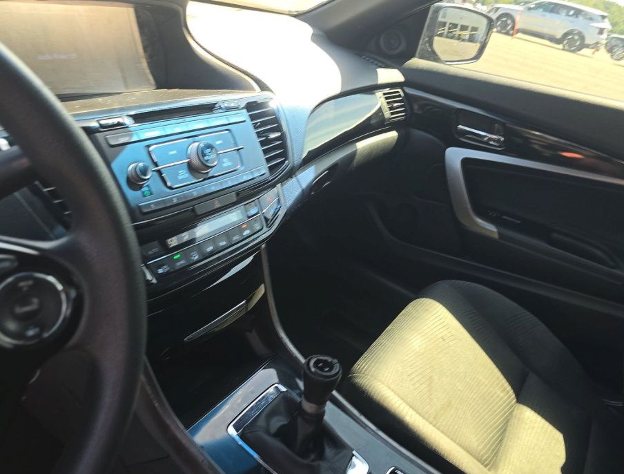 Used 2017 Honda Accord LX-S image 10