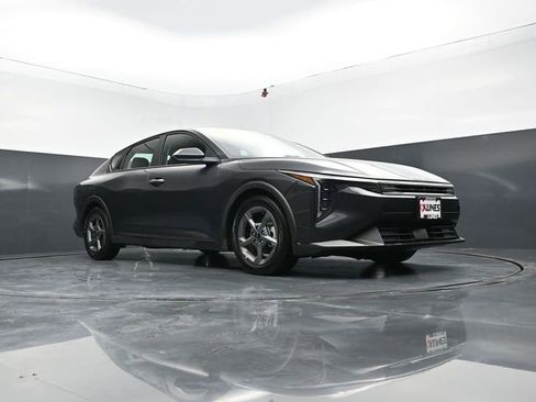 Used 2025 Kia K4 LXS image 46