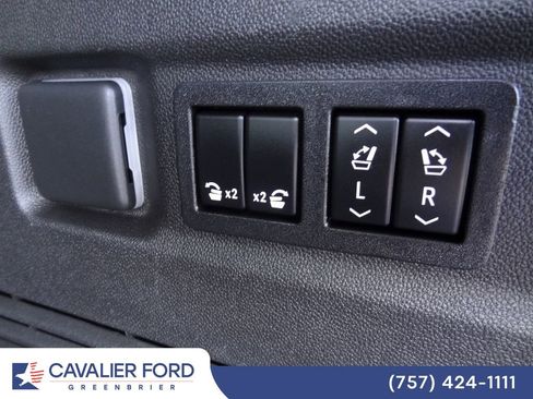 Used 2022 GMC Yukon XL Denali AWD/4WD image 11