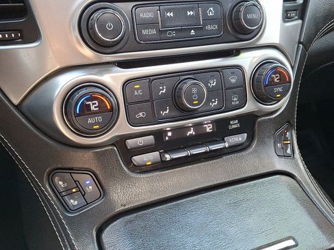 Used 2019 Chevrolet Suburban Premier AWD/4WD image 16