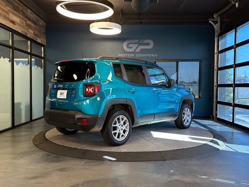 Used 2022 Jeep Renegade Latitude AWD/4WD image 3