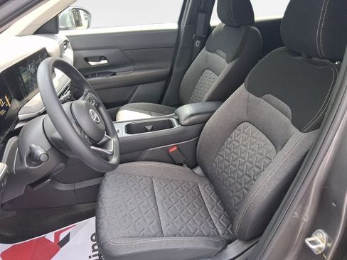 Used 2025 Nissan Kicks SV w/ Charging Package FWD image 12