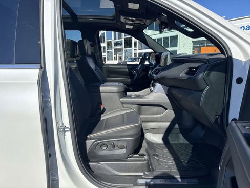 Used 2024 GMC Yukon SLT w/ SLT Premium Package image 35