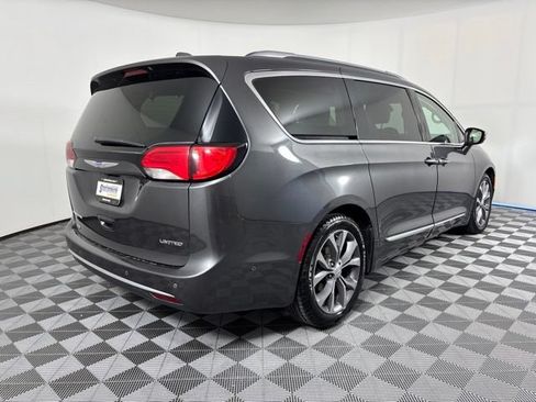 Used 2019 Chrysler Pacifica Limited w/ Tire & Wheel Group FWD image 47