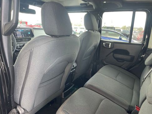 Used 2024 Jeep Wrangler Unlimited w/ Convenience Group AWD/4WD image 19