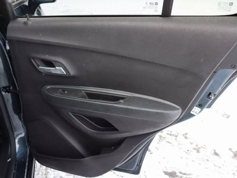 Used 2022 Chevrolet Trax LT w/ LT Convenience Package image 26