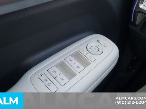Used 2025 Hyundai Santa Fe Limited AWD/4WD image 31