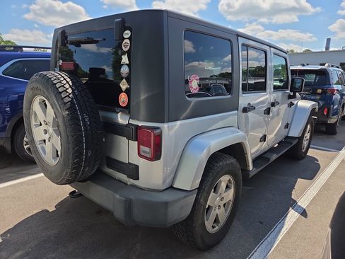 Used 2007 Jeep Wrangler Unlimited Sahara w/ Dual Top Group AWD/4WD image 4