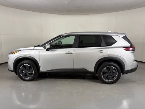 Used 2024 Nissan Rogue SV FWD image 5