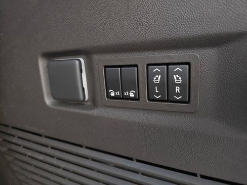 Used 2022 GMC Yukon SLT w/ SLT Luxury Package AWD/4WD image 38