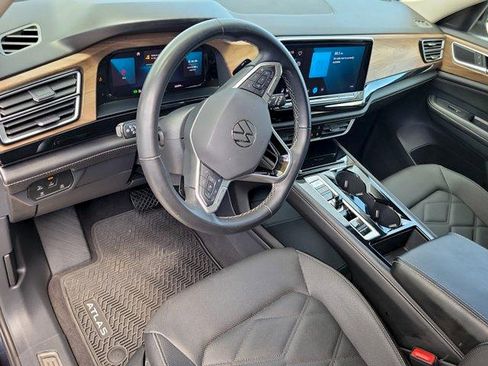 Used 2024 Volkswagen Atlas SE FWD image 24