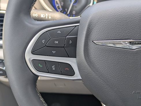 Used 2024 Chrysler Pacifica Touring-L FWD image 20