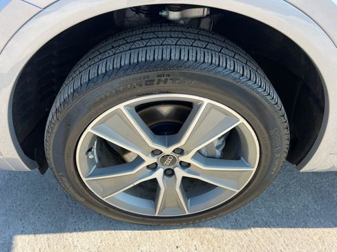 Certified 2025 Audi Q5 2.0T Premium w/ Convenience Plus Package image 11