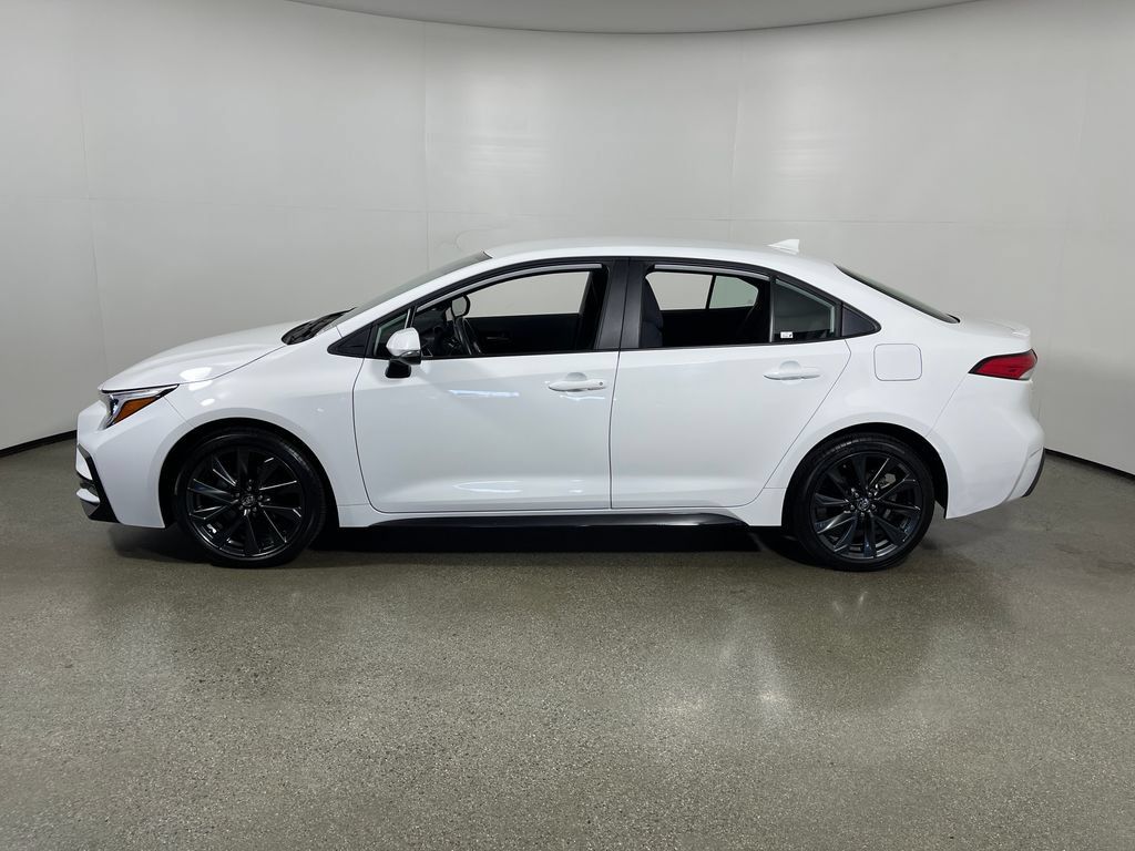 Certified 2025 Toyota Corolla SE FWD image 6