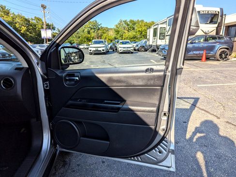 Used 2017 Jeep Compass Sport w/ Power Value Group image 23