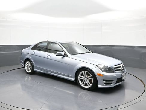 Used 2013 Mercedes-Benz C 300 4MATIC Sedan image 4