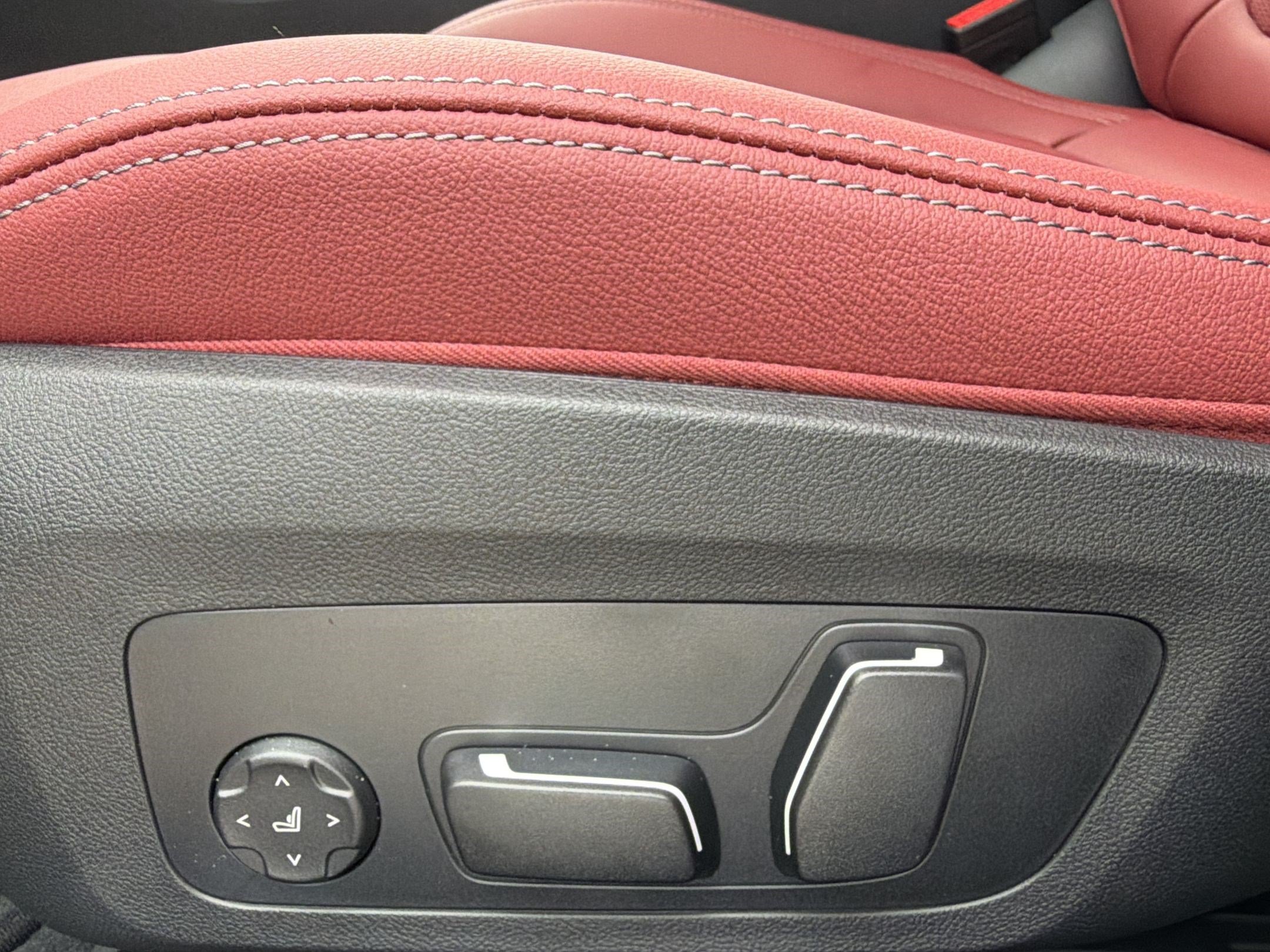 Used 2026 BMW 330i Sedan w/ M Sport Package RWD image 15