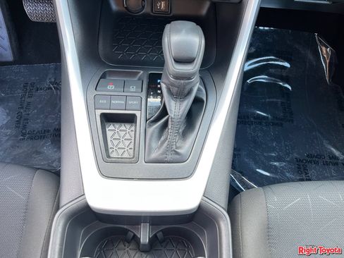 Certified 2025 Toyota RAV4 XLE FWD image 31