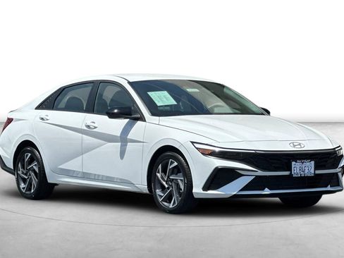 Certified 2025 Hyundai Elantra Sport FWD image 11