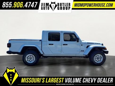 Used 2025 Jeep Gladiator Sport AWD/4WD image 4