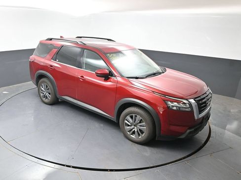 Used 2025 Nissan Pathfinder SV FWD image 17