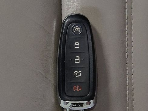 Used 2018 Ford Escape Titanium w/ Ford Safe & Smart Package AWD/4WD image 32