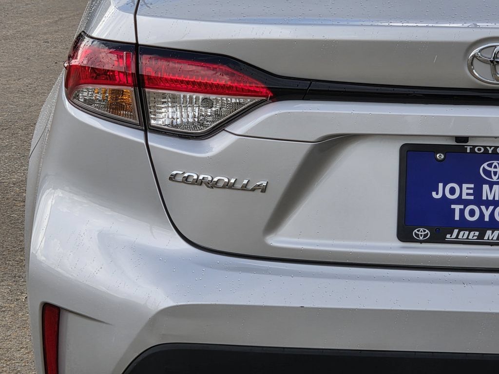 Used 2025 Toyota Corolla LE FWD image 10