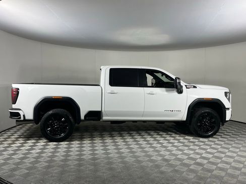 Used 2025 GMC Sierra 2500 AT4 image 6